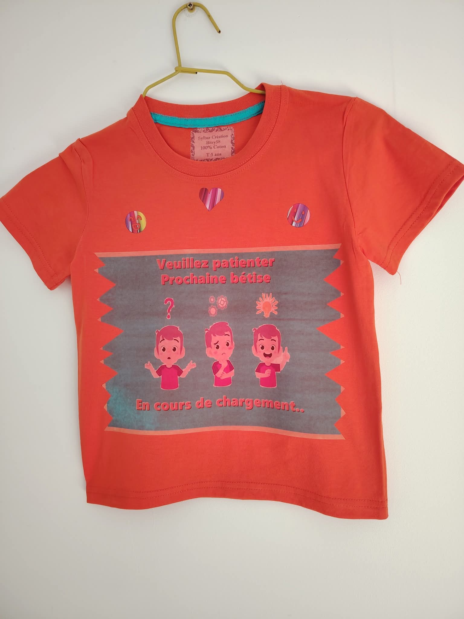 T-Shirt à manches courtes petit garçon qui réfléchi